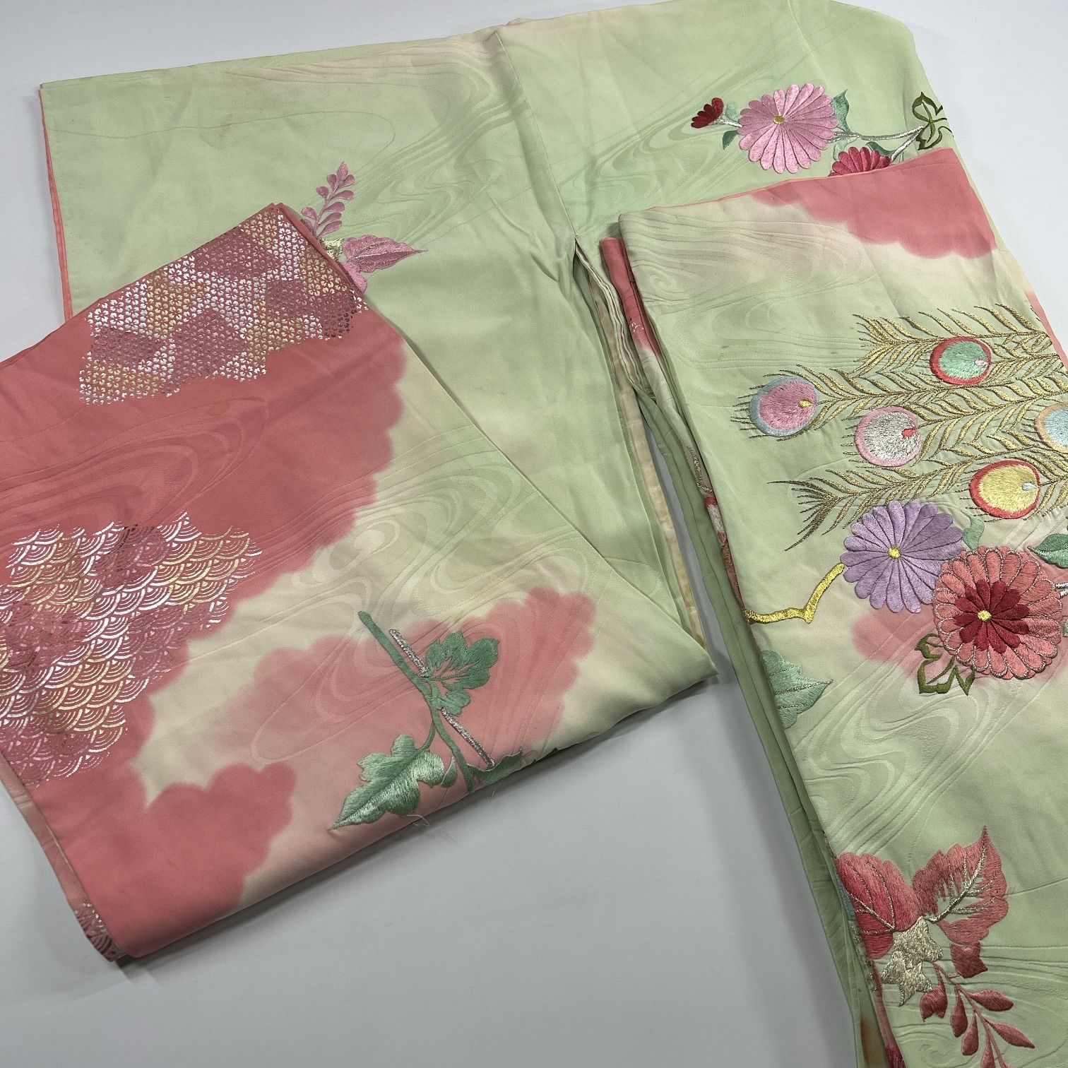 着物まとめ売り　正絹振袖4枚　留袖1枚　着用可　リメイク素材　目立った汚れなし 振袖 4枚 正絹 着物おまとめ売り 同梱購入歓迎 リメイク用 着付け練習