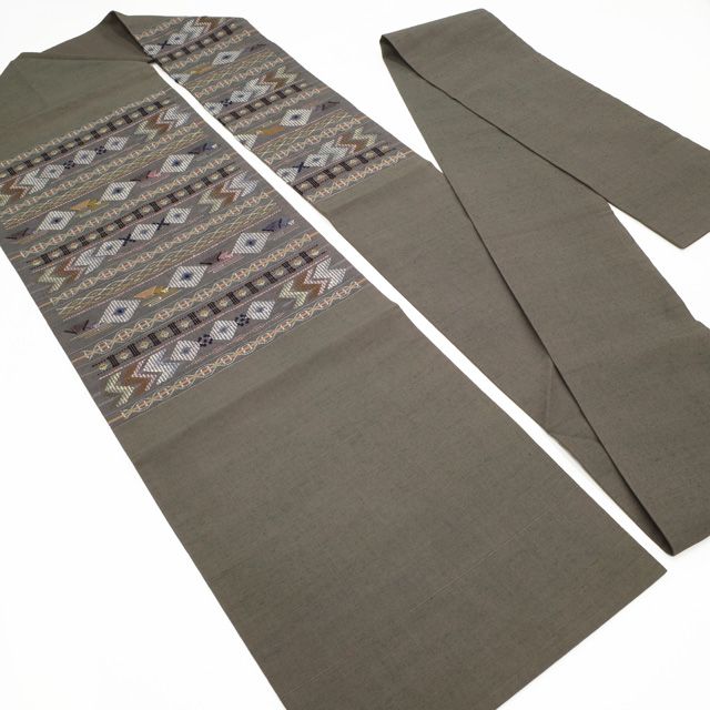 名古屋帯 ♥ 正絹 九寸 県 本場琉球 南風原花織 手織り 紬 濃グレー地 花織 菱 流水 盃 花 カジュアル 春 秋 冬 琉球 仕立て上がり みやがわ sb 54944