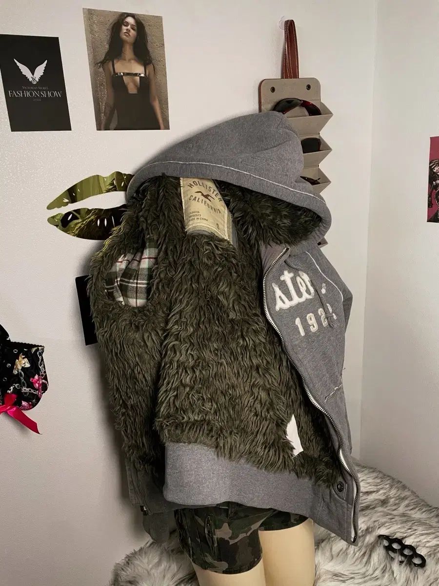 ホリスター チャコール ウルフ WHO フード ジップアップ ユニセックス