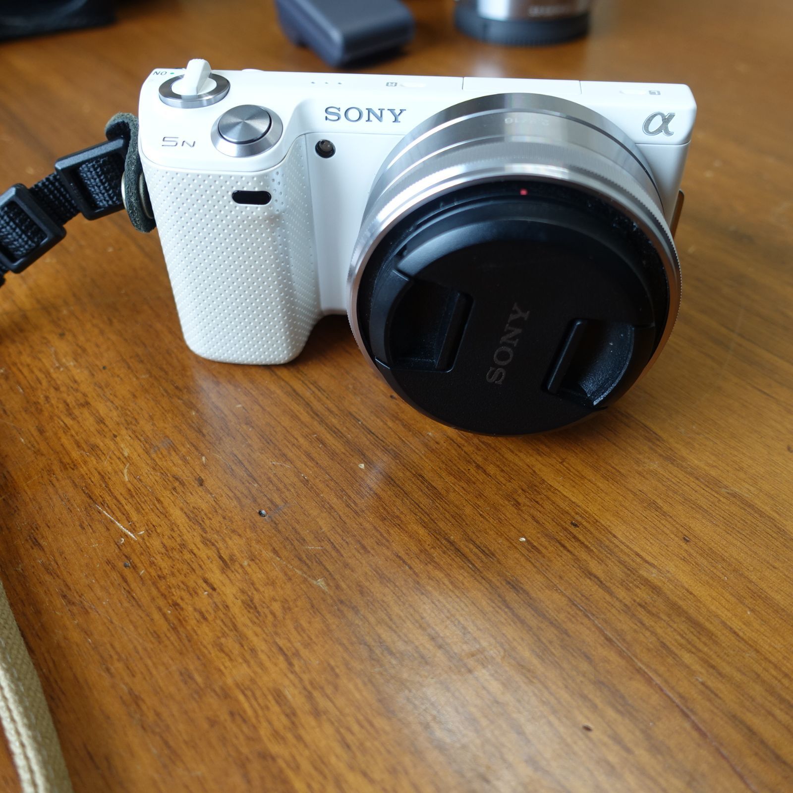 SONY NEX-5Nミラーレス一眼カメラ　ホワイト Amazon | SONY デジタル一眼カメラ α NEX-5N ズームレンズキット