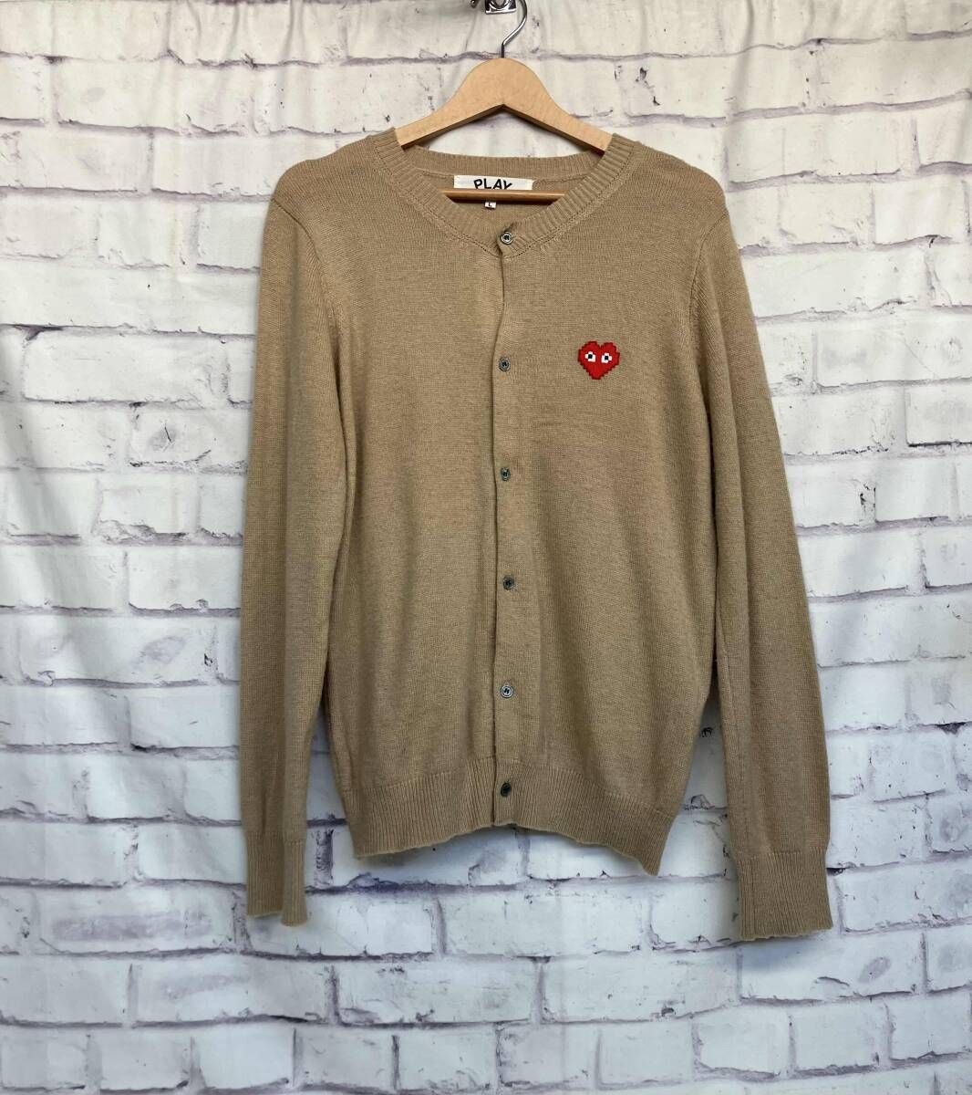 PLAY COMME des GARCONS プレイ コムデギャルソン カーディガン 胸ワッペン ハート刺繍 Lサイズ ベージュ ウール AZ-N 075 日本製