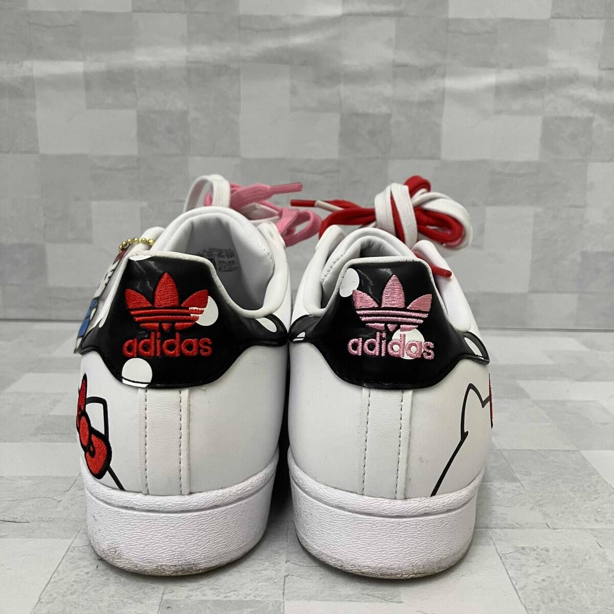 アディダス　ハローキティ　スニーカー adidas Originalsとハローキティ＆仲間たちのコラボスニーカーが登場