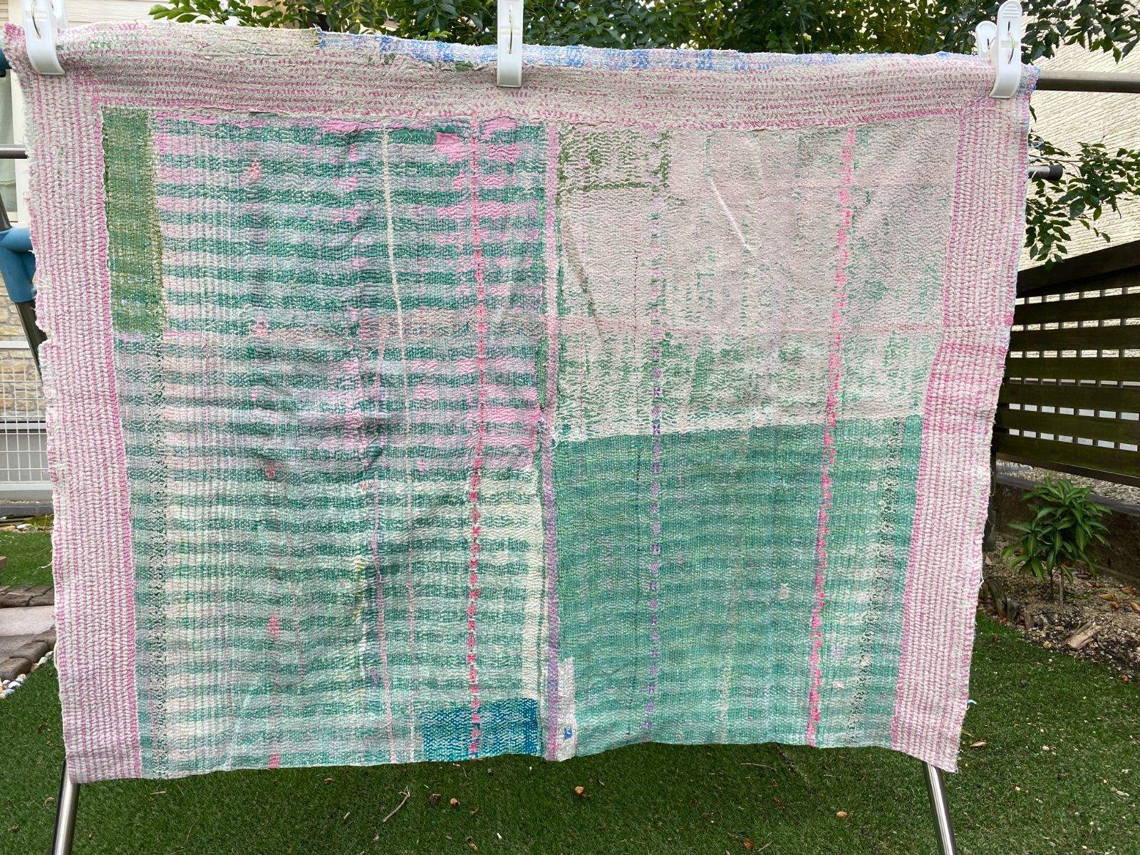 3550 ラリーキルト カンタキルト オールドファブリック ハギレ インド ボロ ステッチ ピンク グリーン ソファーカバー タペストリー 手仕事 資材 １点物 リバーシブル 50 おまとめ割引