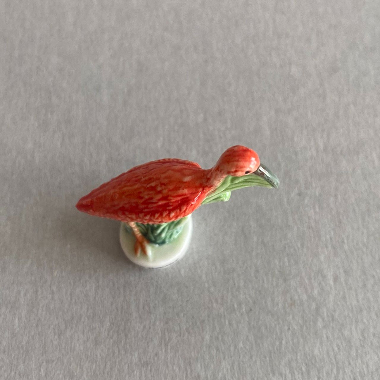 お洒落な小鳥　フェーブ　フェーブ　フランス　鳥　北欧 フェーブ 小鳥③ ピンクのオウム フランス製ミニチュア雑貨ガレット