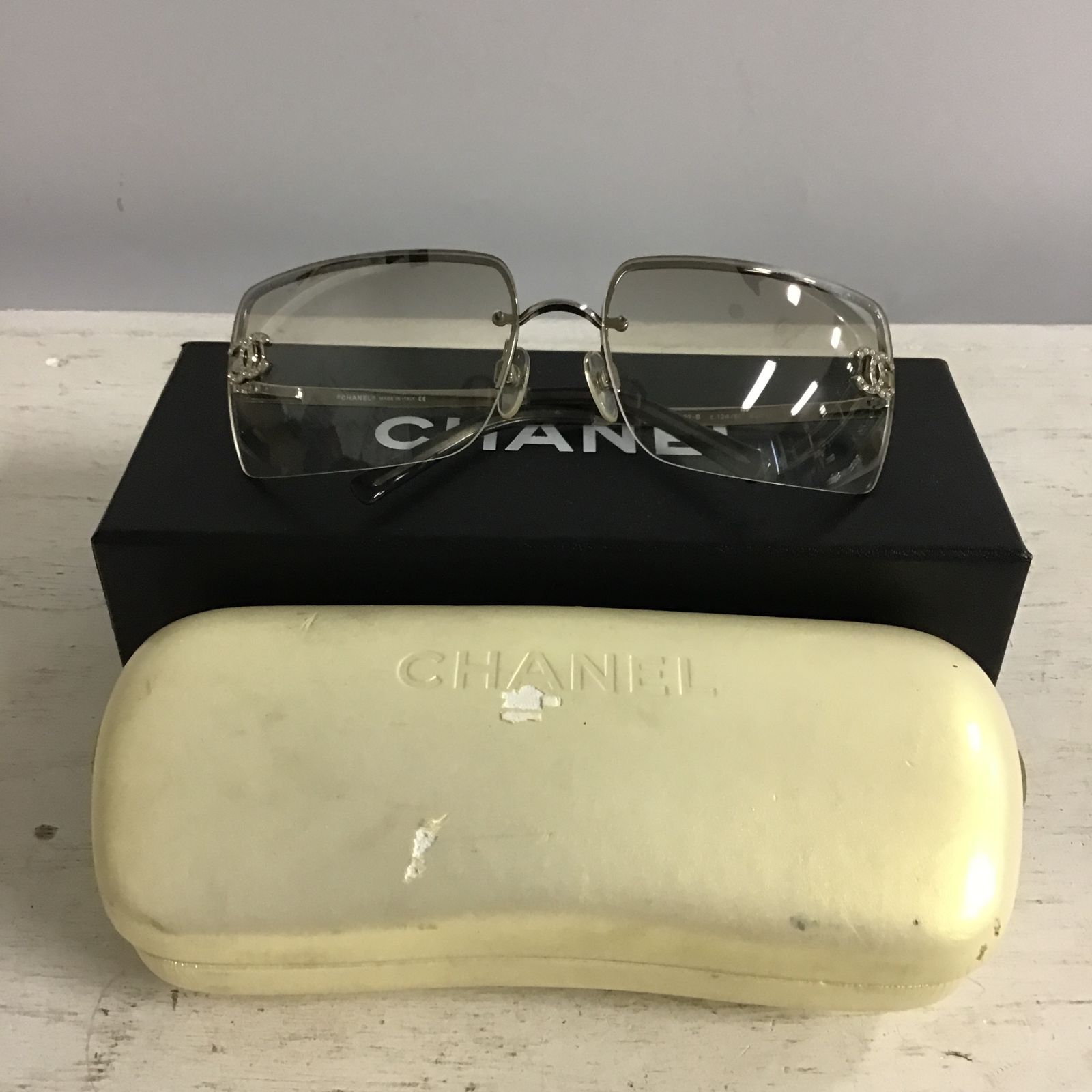 八戸85-2- CHANEL シャネル サングラス 62□15 箱あり 60