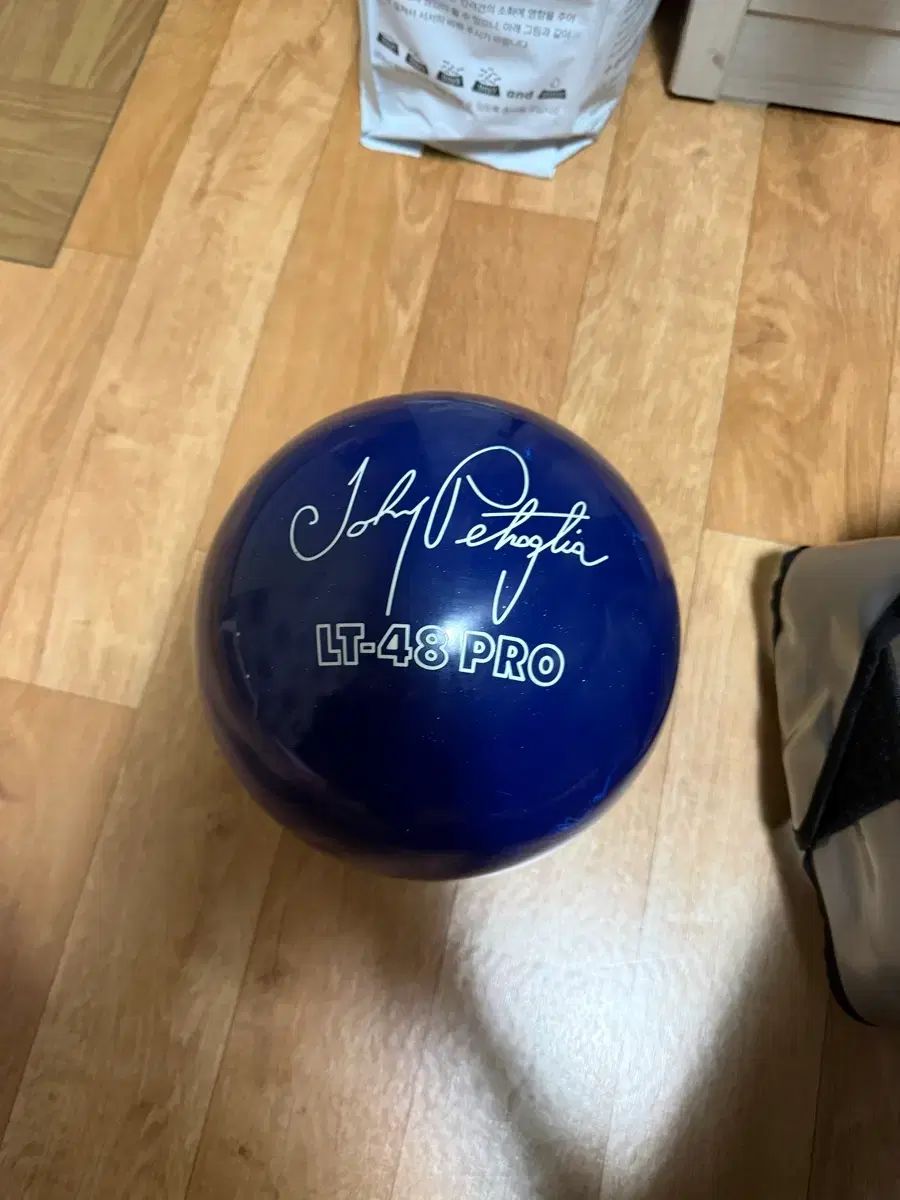 LT - 48 PRO サファイア BRUNSWICKボーリングボール ボール