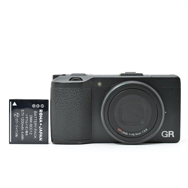 RICOH GR｜高画質スナップに定評のある モデル｜外装に小さな塗装剥がれや液晶コーティング剥がれはあるものの動作良好で実用性の高い一台