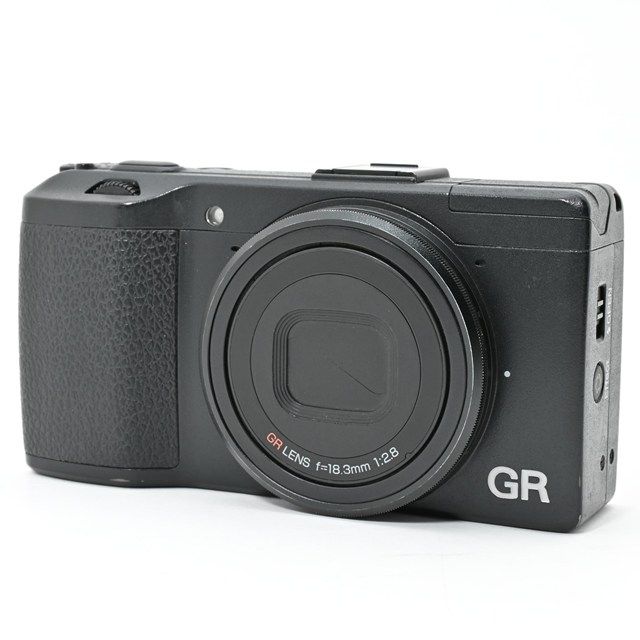 RICOH GR｜高画質スナップに定評のある モデル｜外装に小さな塗装剥がれや液晶コーティング剥がれはあるものの動作良好で実用性の高い一台