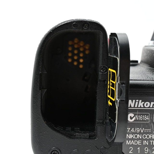 ボディ｜シャッター数わずか3 の低使用個体｜使用感ほぼなく