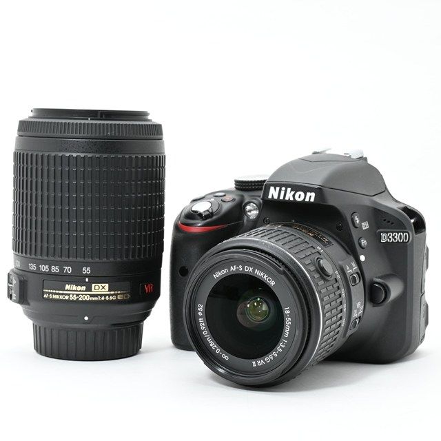 Nikon デジタル一眼レフ D 3300 ダブルズームキット シャッター数5 の低使用個体 ボディ レンズともに で実用面も安心 望遠側に使用感はあるが十分活躍できるセット