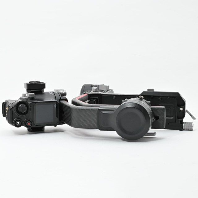 kg対応の3軸手持ちジンバル｜カーボンファイバー製で高剛性｜使用感はあるが動作良好でプロ映像制作にまだまだ使える一式