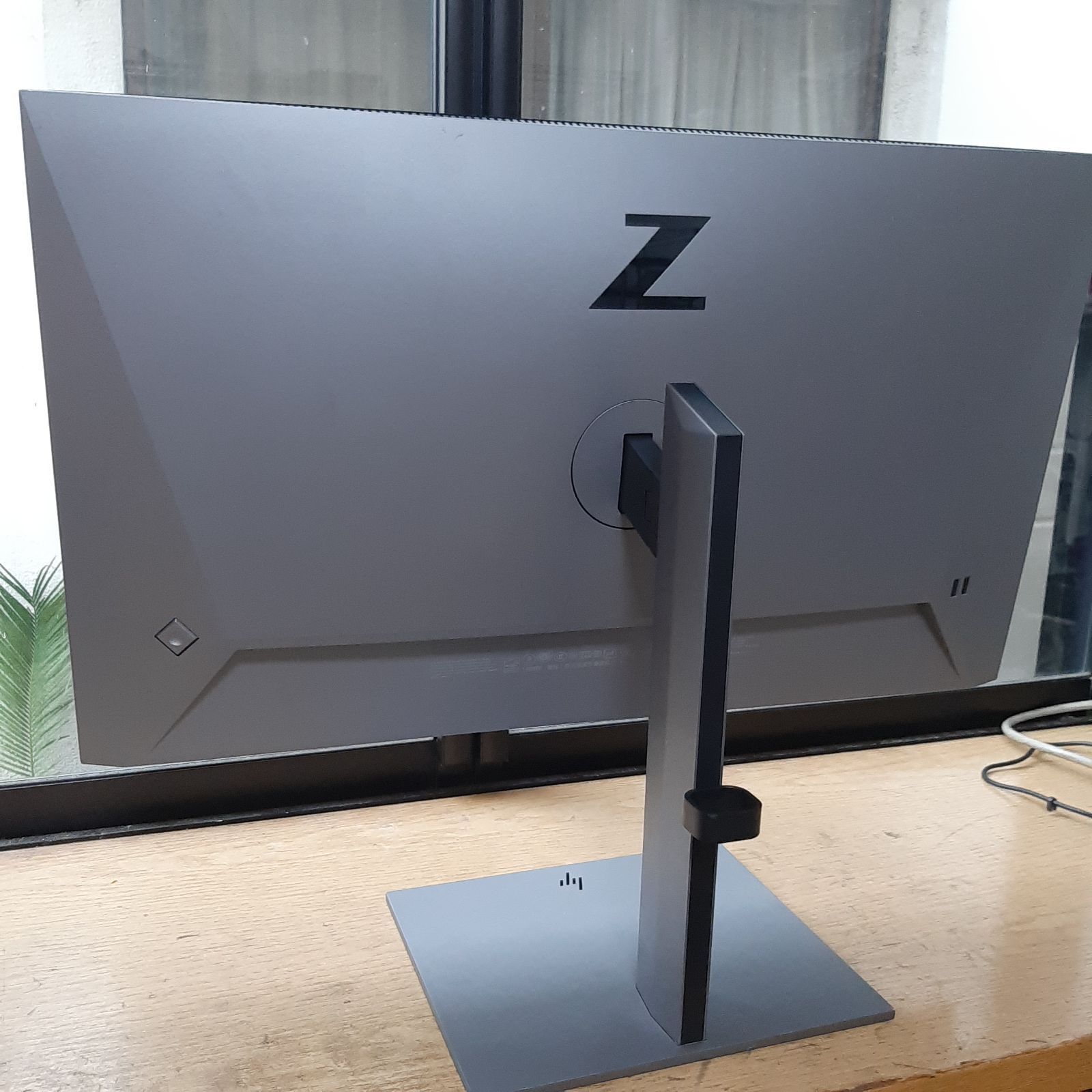 WKH03 HP Z27u 27インチ 2560×1440 QHD モニター ディスプレイー