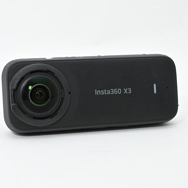 X 3｜360度撮影対応アクションカメラ｜タッチスクリーン下部に傷