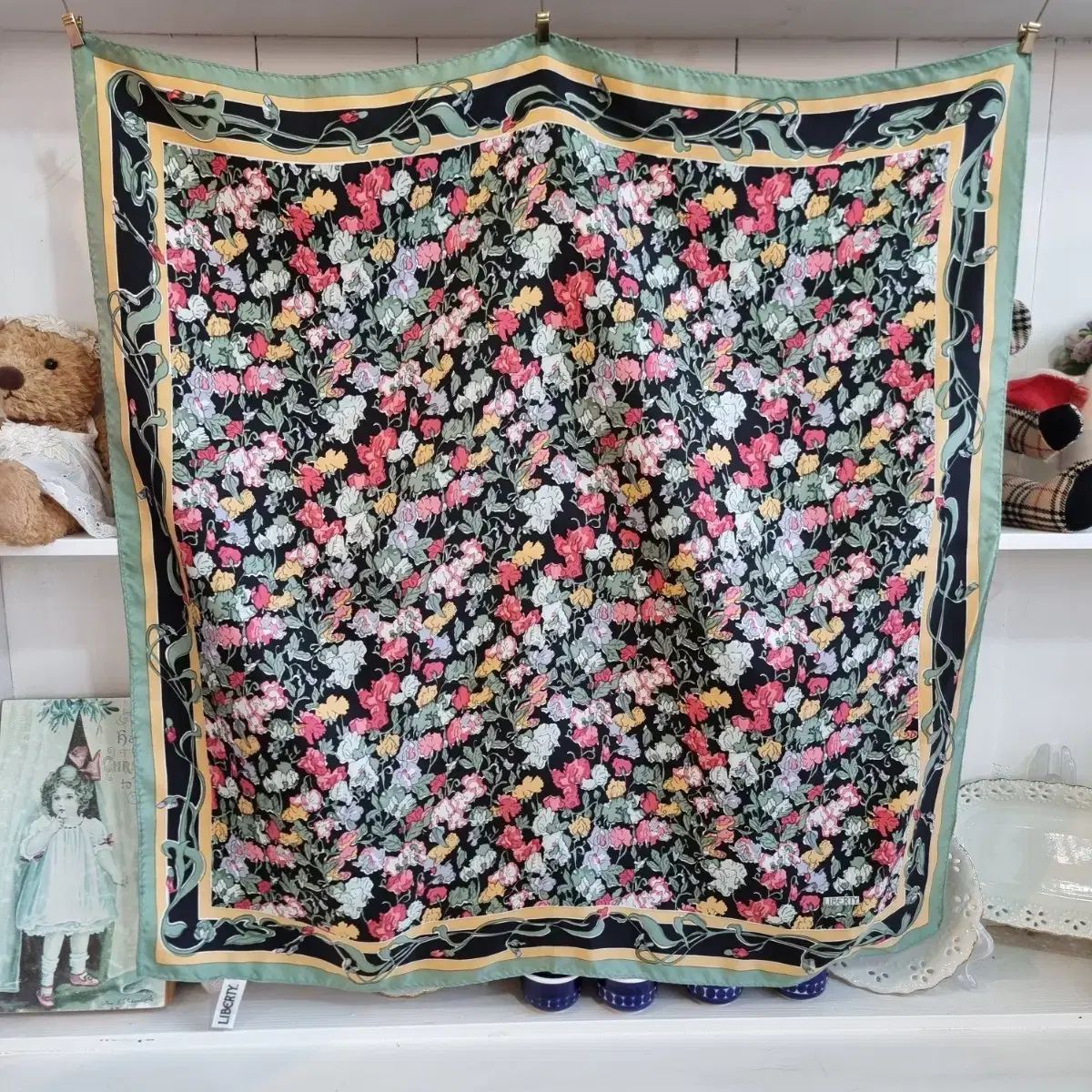 LIBERTY IN OUR COSMOS フラワー パータン シルクスカーフ