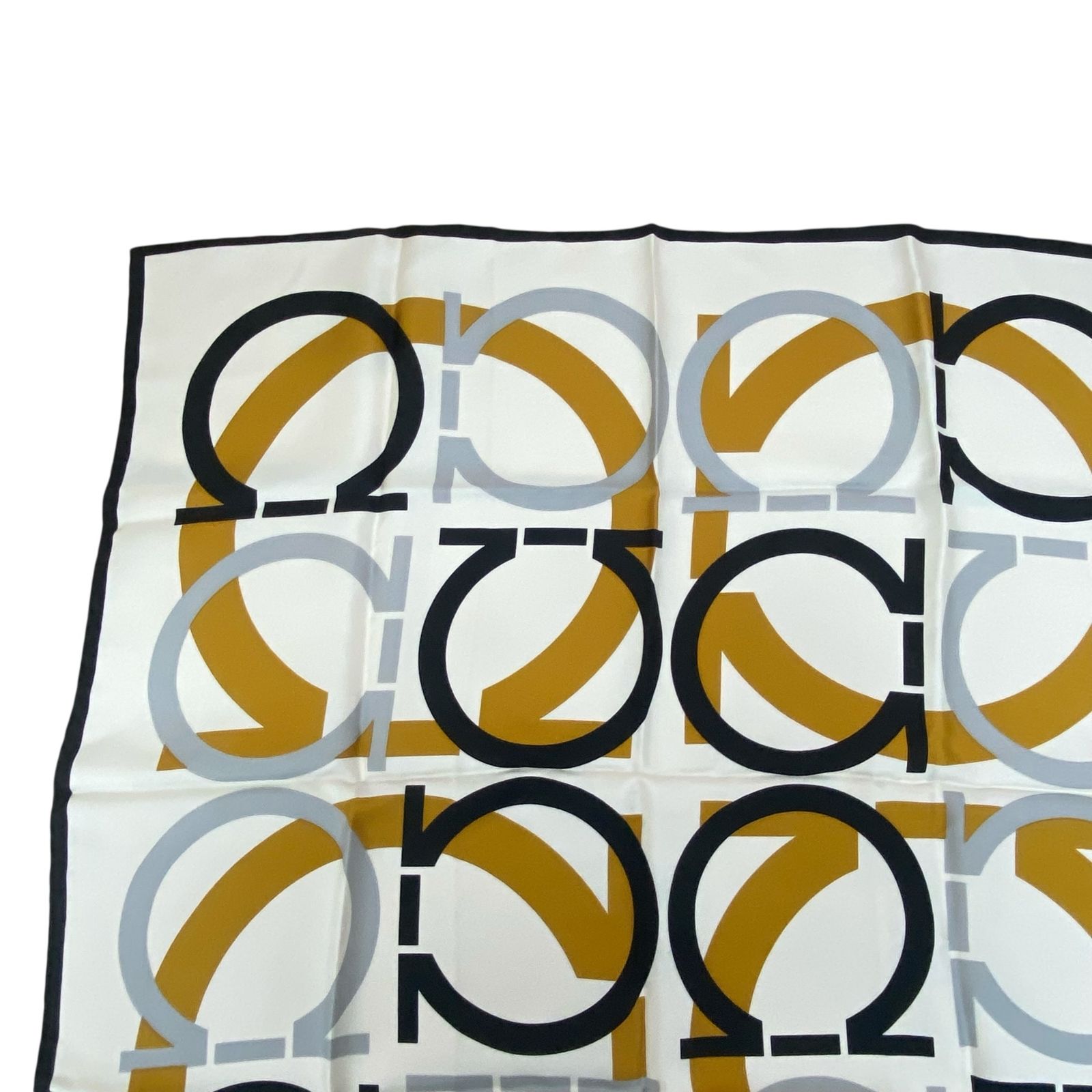 Salvatore Ferragamo サルヴァトーレ フェラガモ スカーフ シルク 総柄 マルチカラー