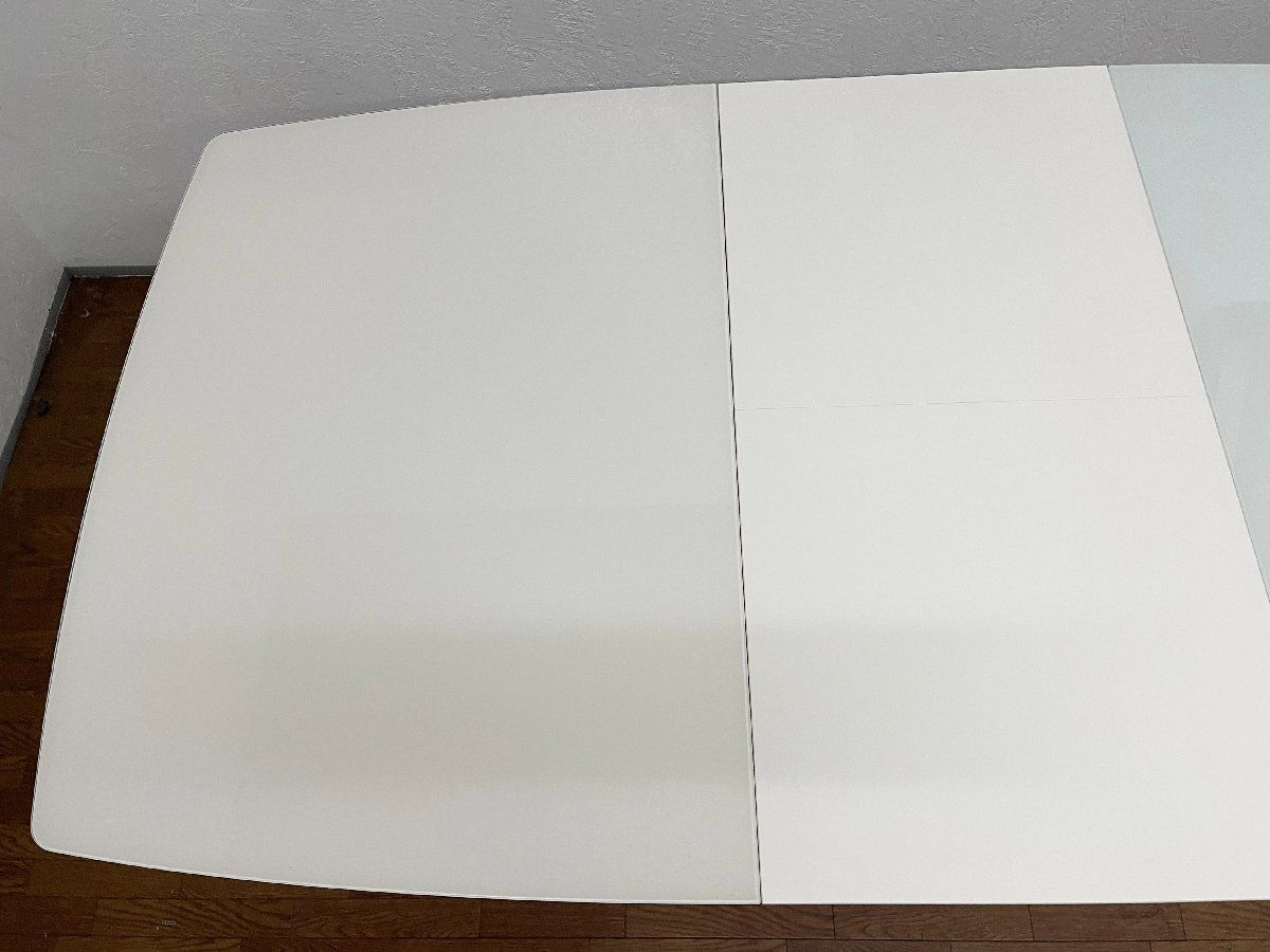 エリ Boconcept ミラノ　伸縮式　ダイニングテーブル　ホワイト エリ Boconcept ミラノ 伸縮式 ダイニングテーブル ホワイト BoConcept