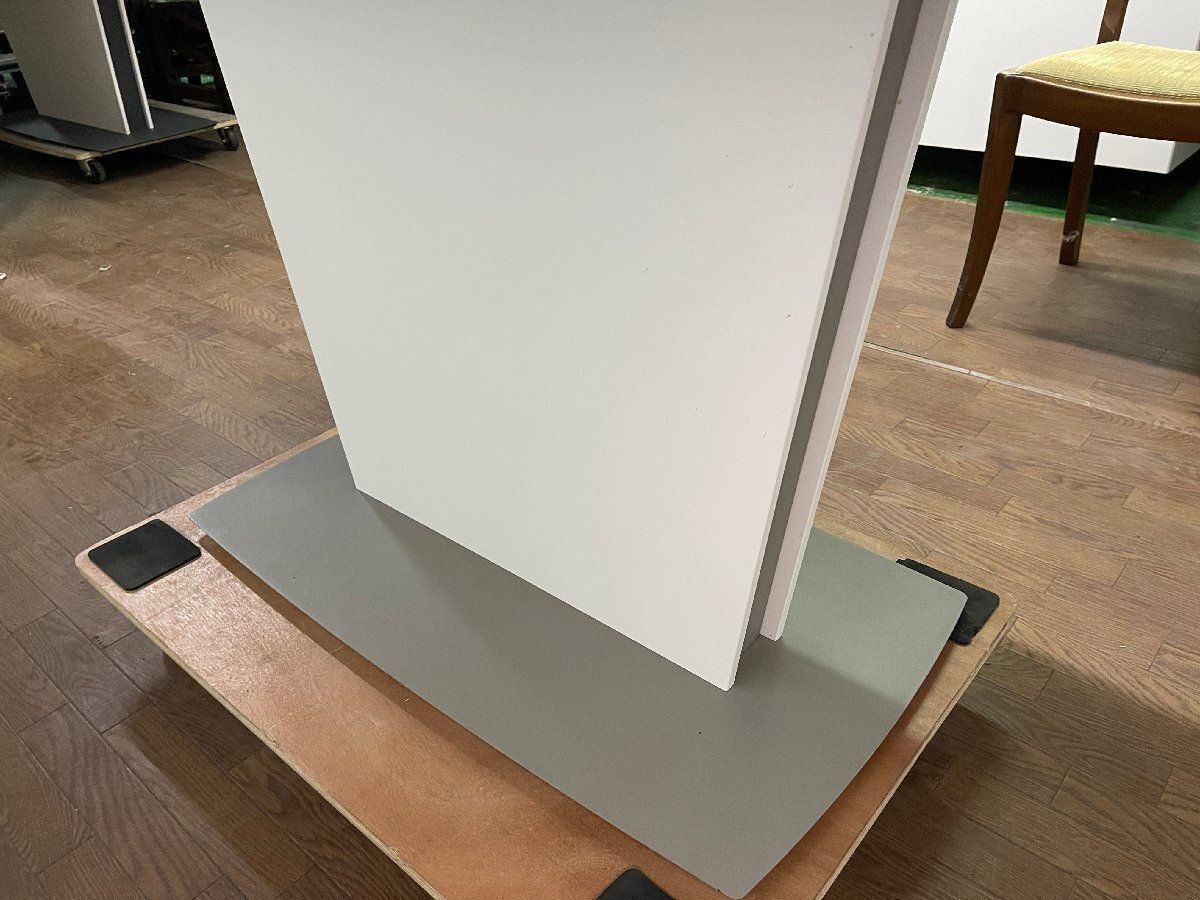 エリ Boconcept ミラノ　伸縮式　ダイニングテーブル　ホワイト エリ Boconcept ミラノ 伸縮式 ダイニングテーブル ホワイト BoConcept