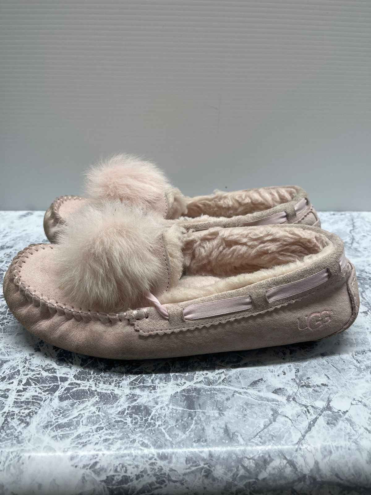 UGG アグ レディースモカシン ポンポンファーピンク 24cm #80107MO298