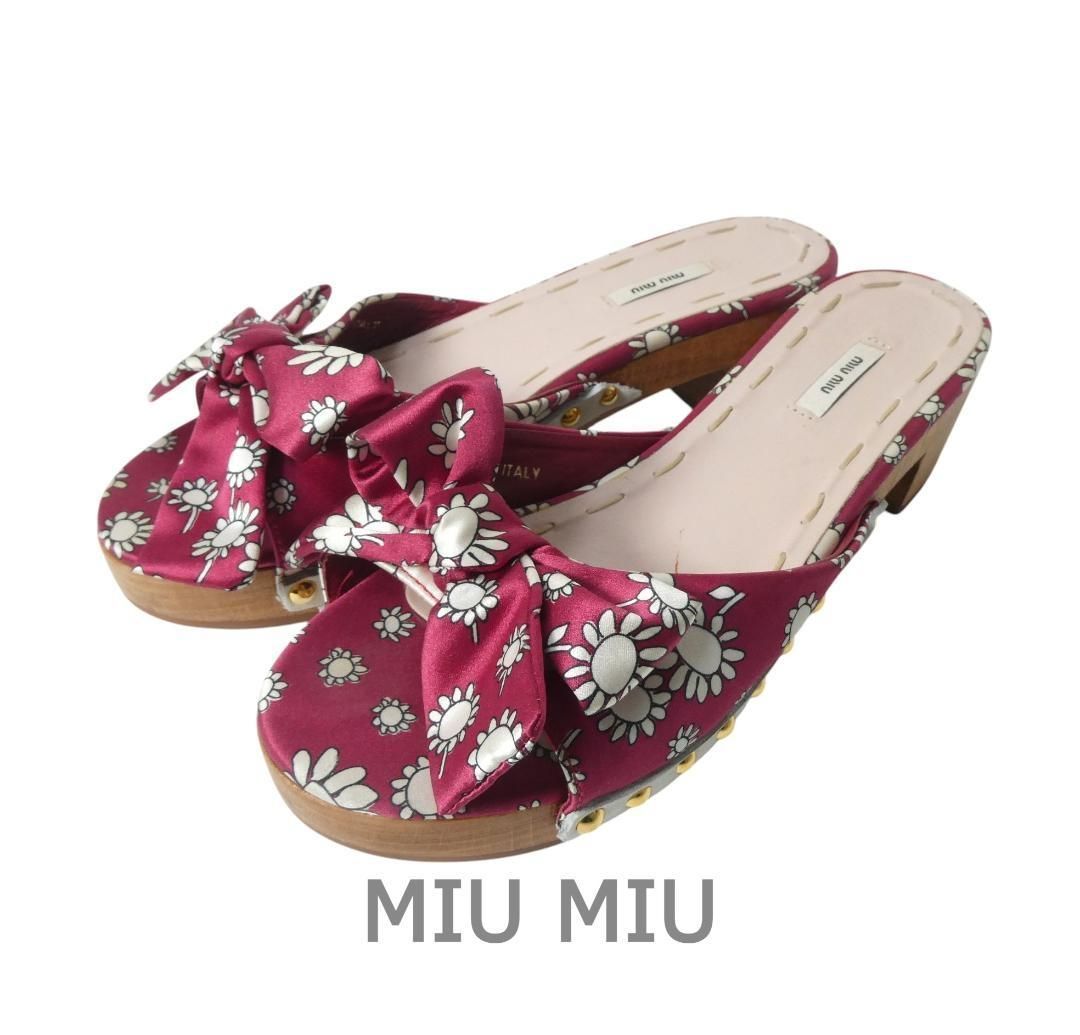 MIU ミュウミュウ サイズ35.5 約22.5㎝ 花柄 リボン スタッズ サテン オープントゥ ウッド チャンキーヒール サンダル ミュール 赤 レッド レディース