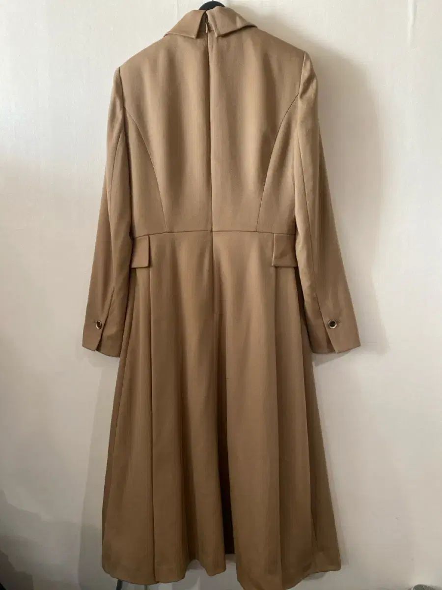 ベージュカラー ダブルボタン