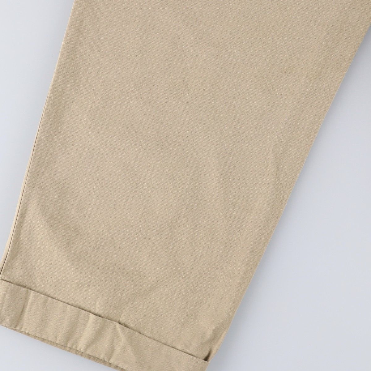 ツータック チノパンツ