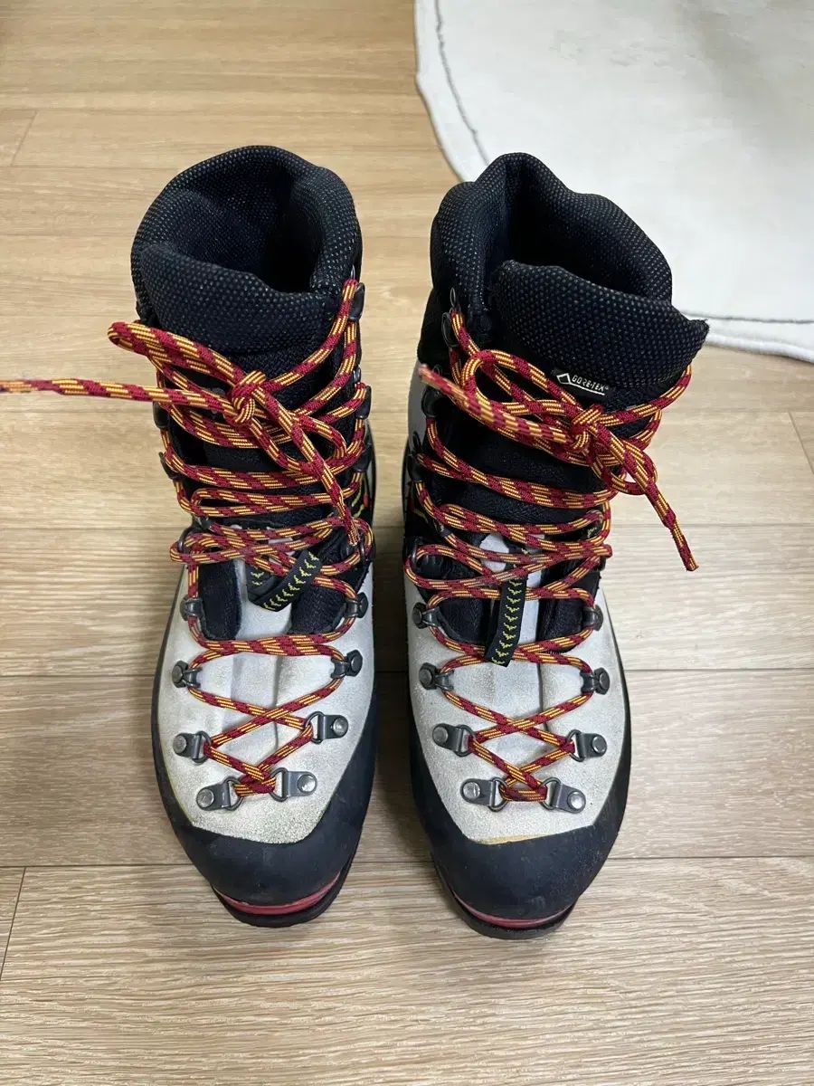 スポルティバ ネパールキューブ レディース