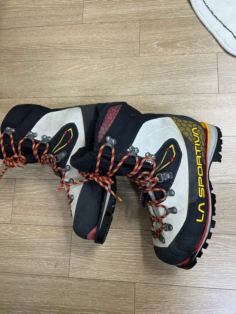 スポルティバ ネパールキューブ レディース