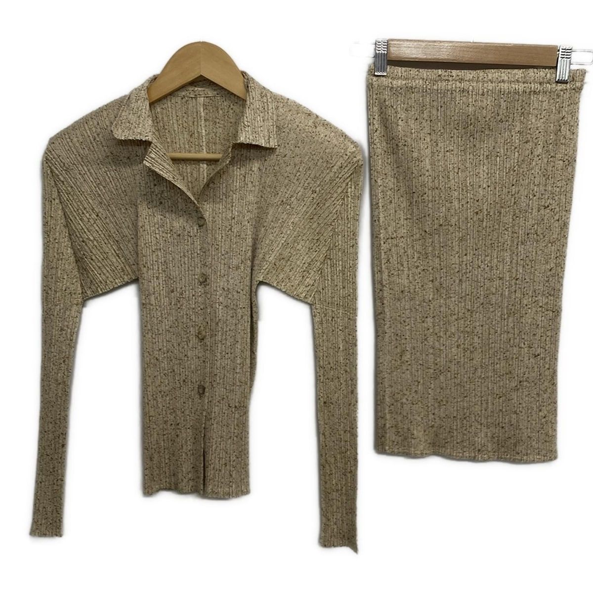 プリーツプリーズ スカートセットアップ レディース - ベージュ×ブラウン×マルチ プリーツ|ウエストゴム|長袖シャツブラウス|総柄