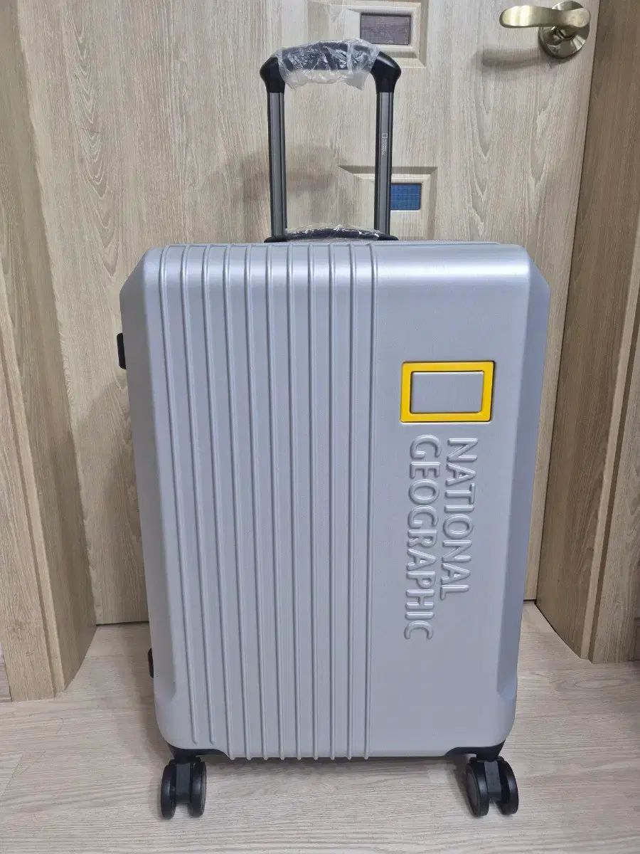 ナショナルジオグラフィック キャリアー 24インチ 貨物用 パイロットジャンパー COVER チタン