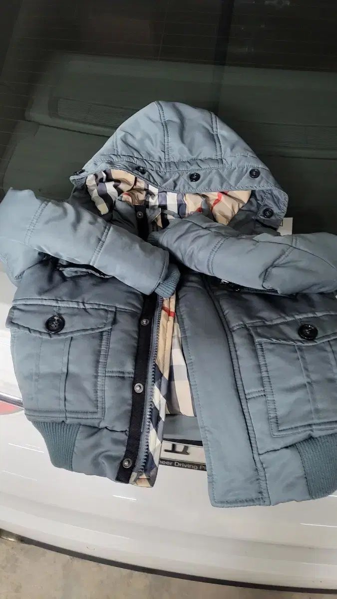 バーバリー キッズ ブルー フーディー ダウン アウター