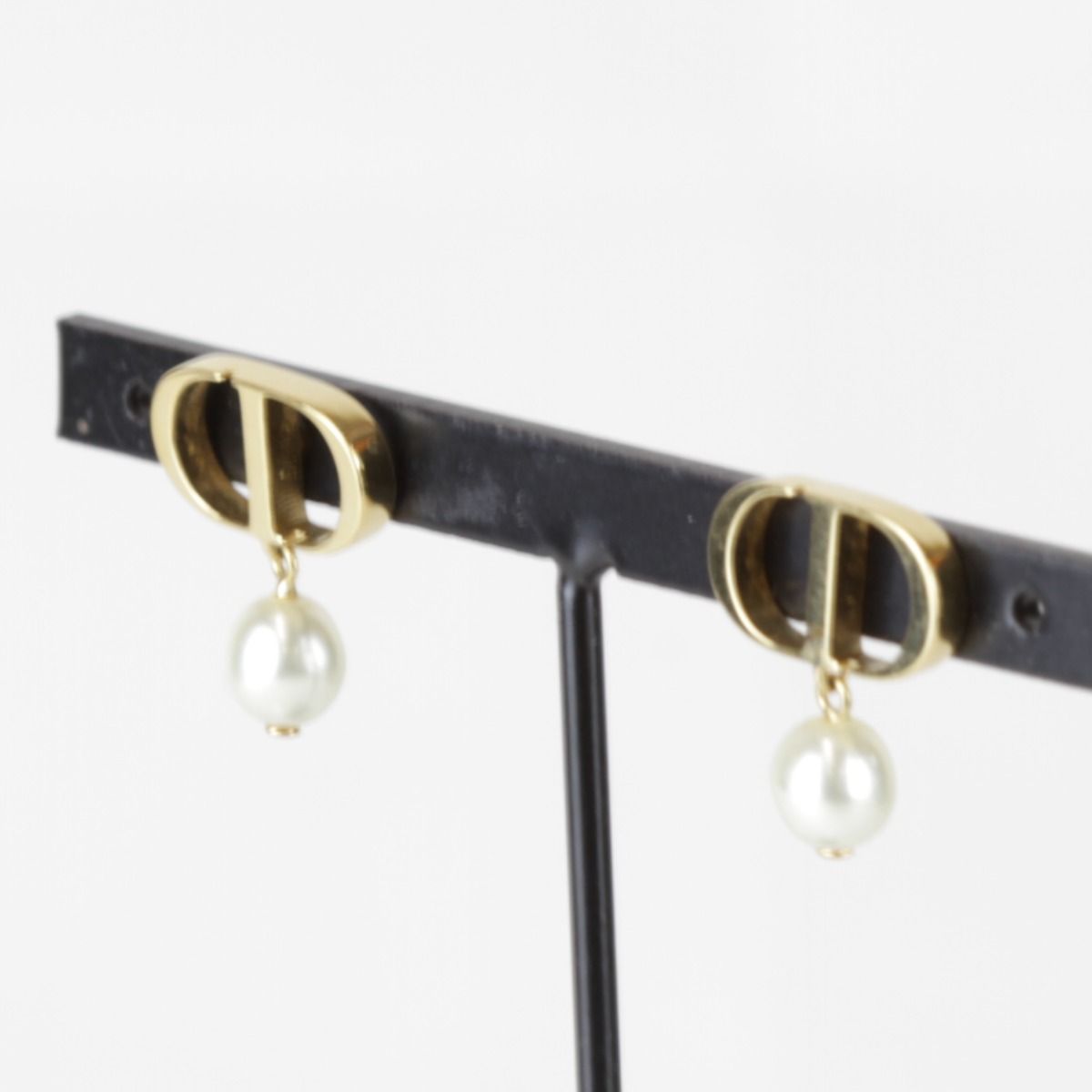 メタル Christian Dior ロゴ パール ピアス