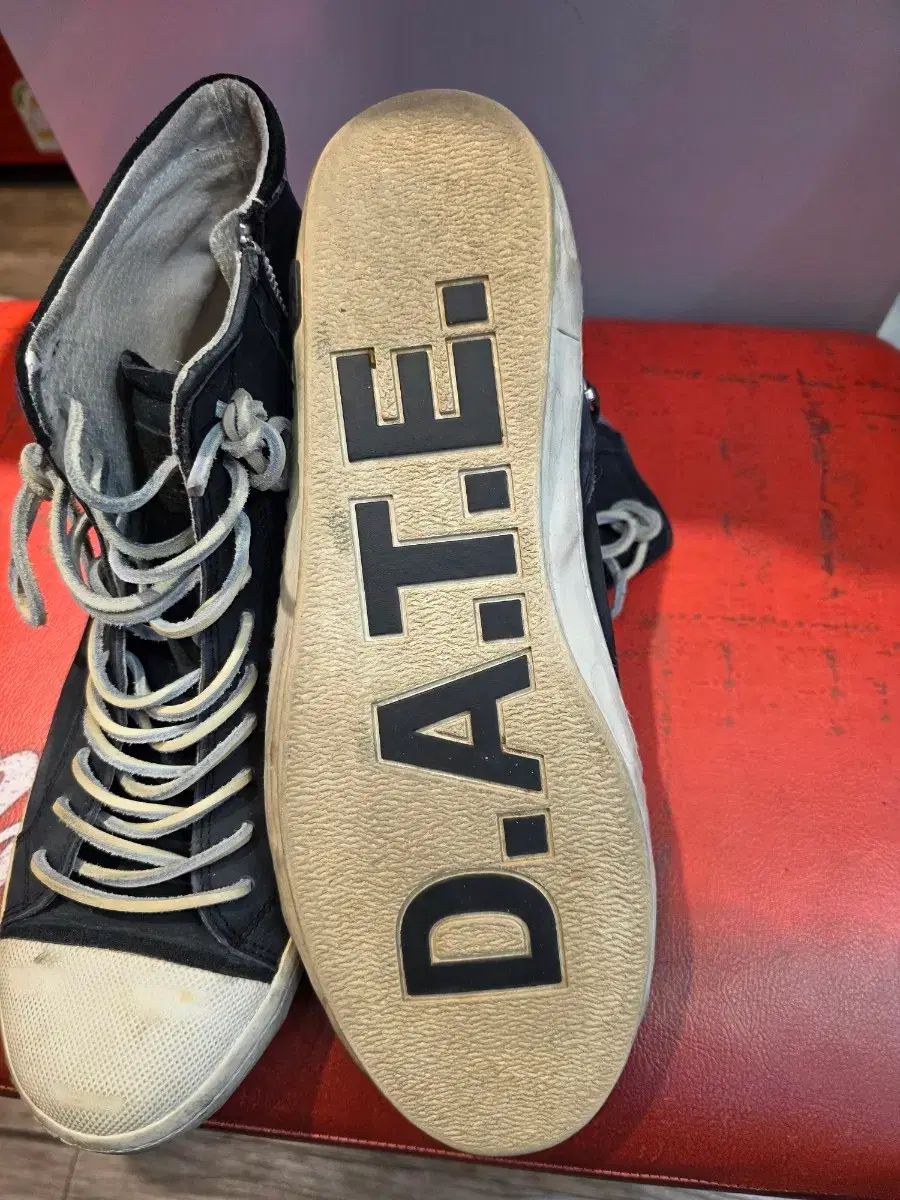 ハイトップ スニーカー