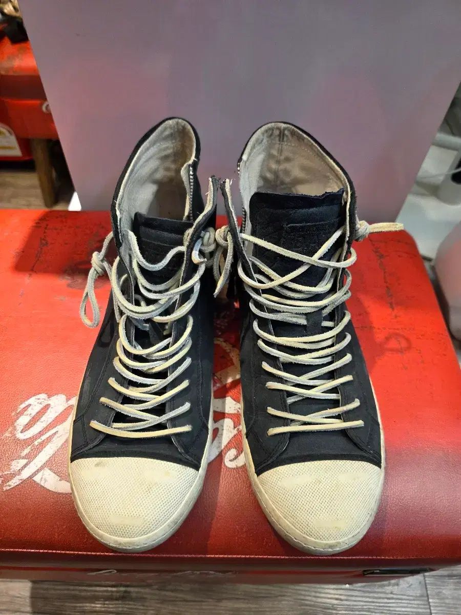 D A T E ブラック ハイトップ スニーカー 275