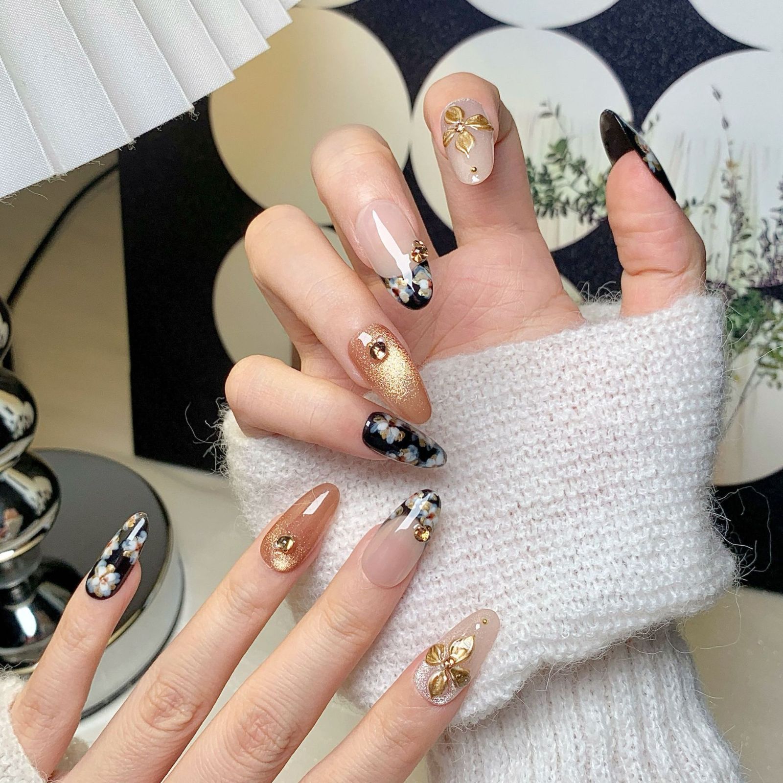ネイルチップ ブラック系 花柄 シック フレンチアート マグネット