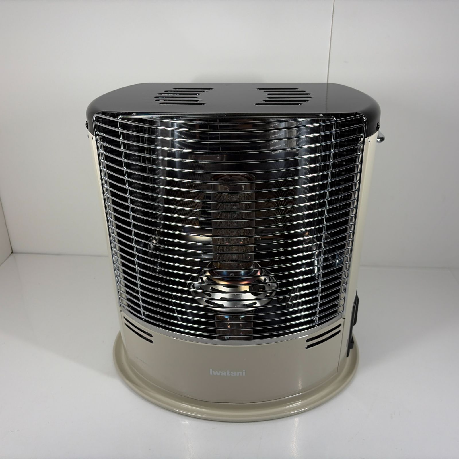 中古・美品】イワタニ カセットガスストーブ デカ暖II CB-STV-DKD2