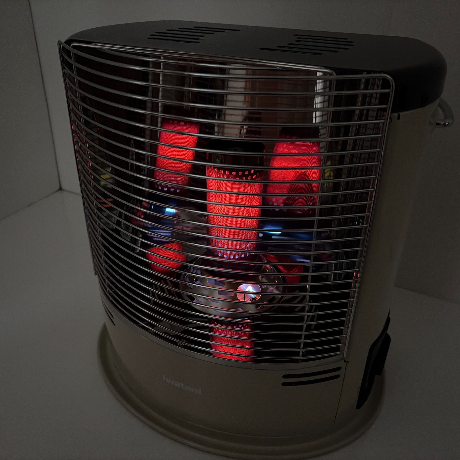 イワタニカセットガスストーブCB-STV-DKD2（中古品） イワタニ Iwatani カセットガスストーブ CB-STV-DKD2 - メルカリ