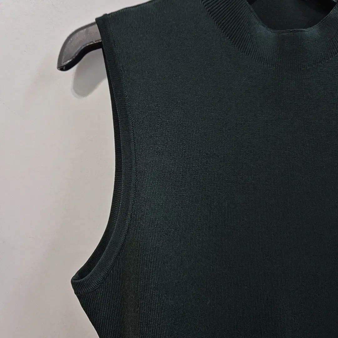 スリーブレス ニット