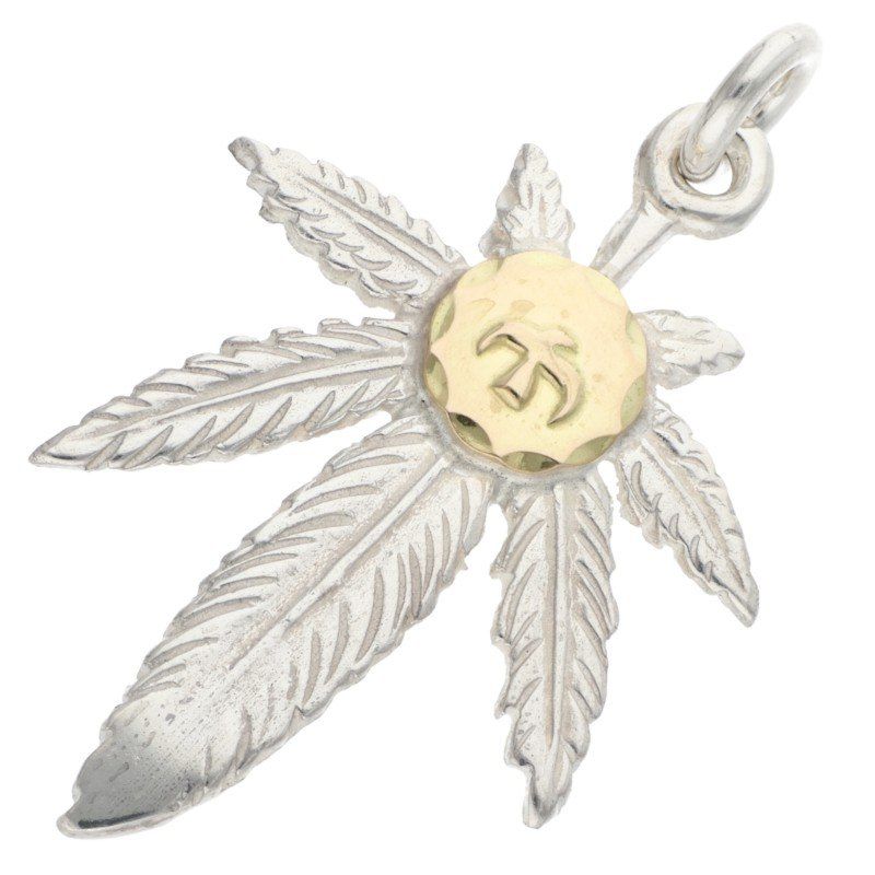 ゴローズ 金メタル付きグラス ネックレストップ メンズ 大 12 28～1 6 発送 問い合わせ遅延