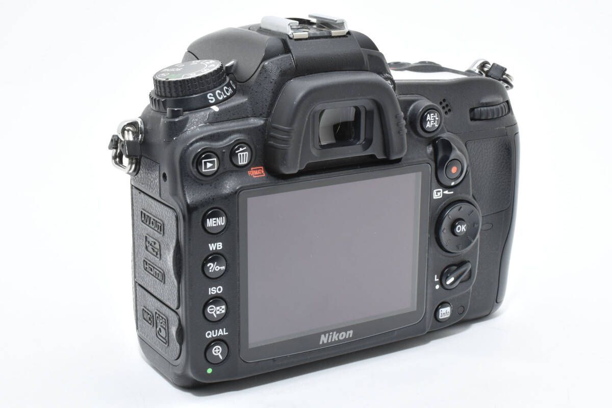 D 7000