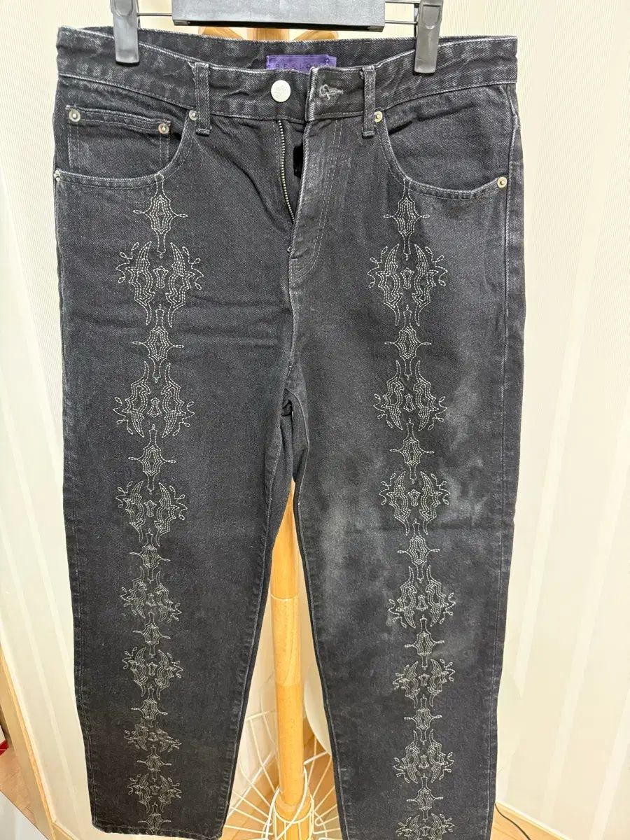 ビースローWESTERN EMBROIDERY DENIM PANTS BLACK