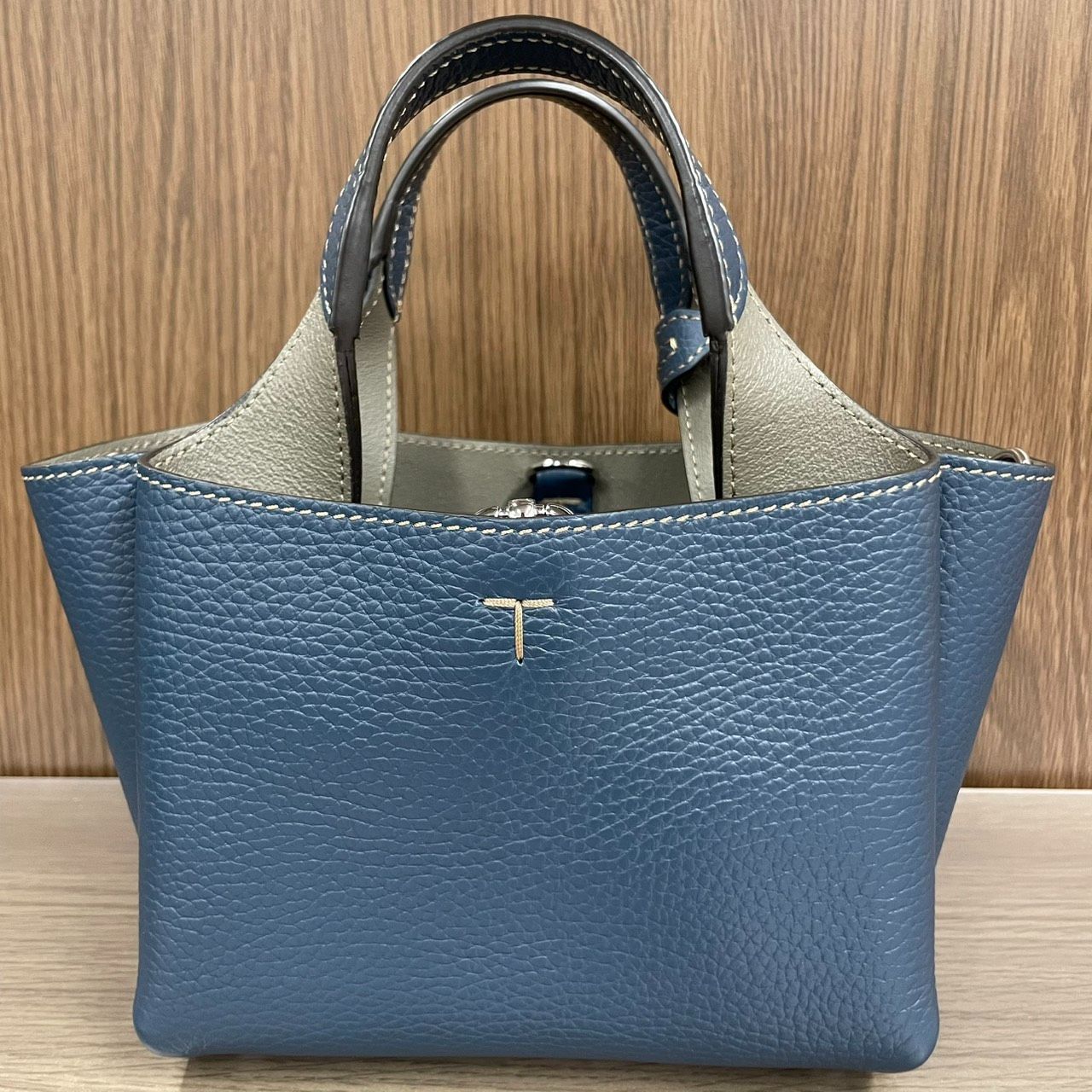 Tod's】トッズ レザー バッグ マイクロ ブルー グレー - メルカリ