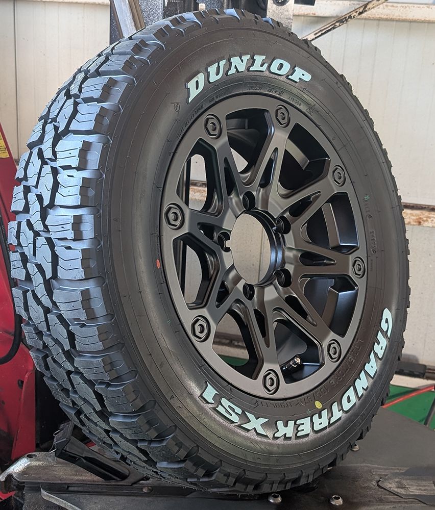 JB 64 ジムニー スタッドレス 16インチ ダンロップ グラントレック XS 1 215|70 R 16 ホワイトレター