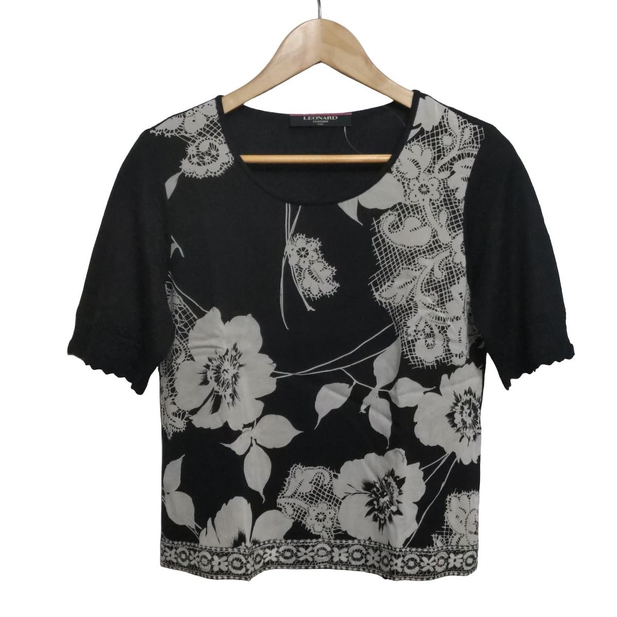 LEONARD レオナール 半袖カットソー サイズL レディース - 黒×白 クルーネック|フラワー 花