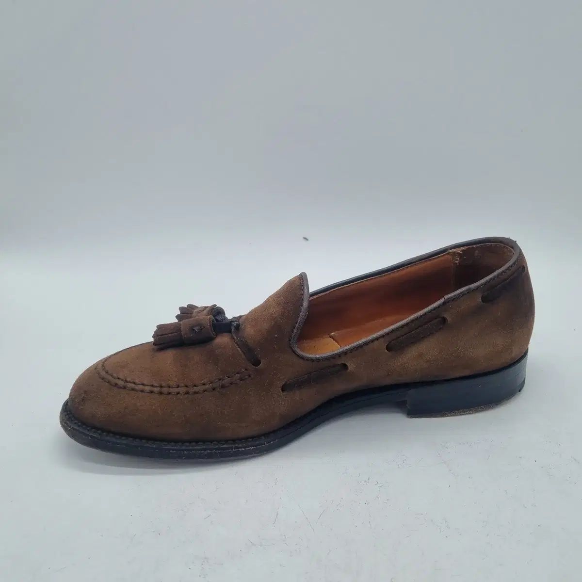 タッセルローファー