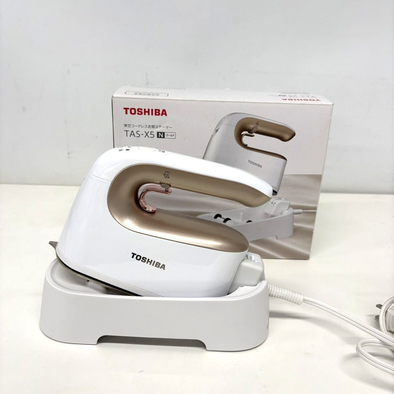 中古品】TOSHIBA 東芝 コードレス衣類スチーマー TAS-X5 GI - メルカリ