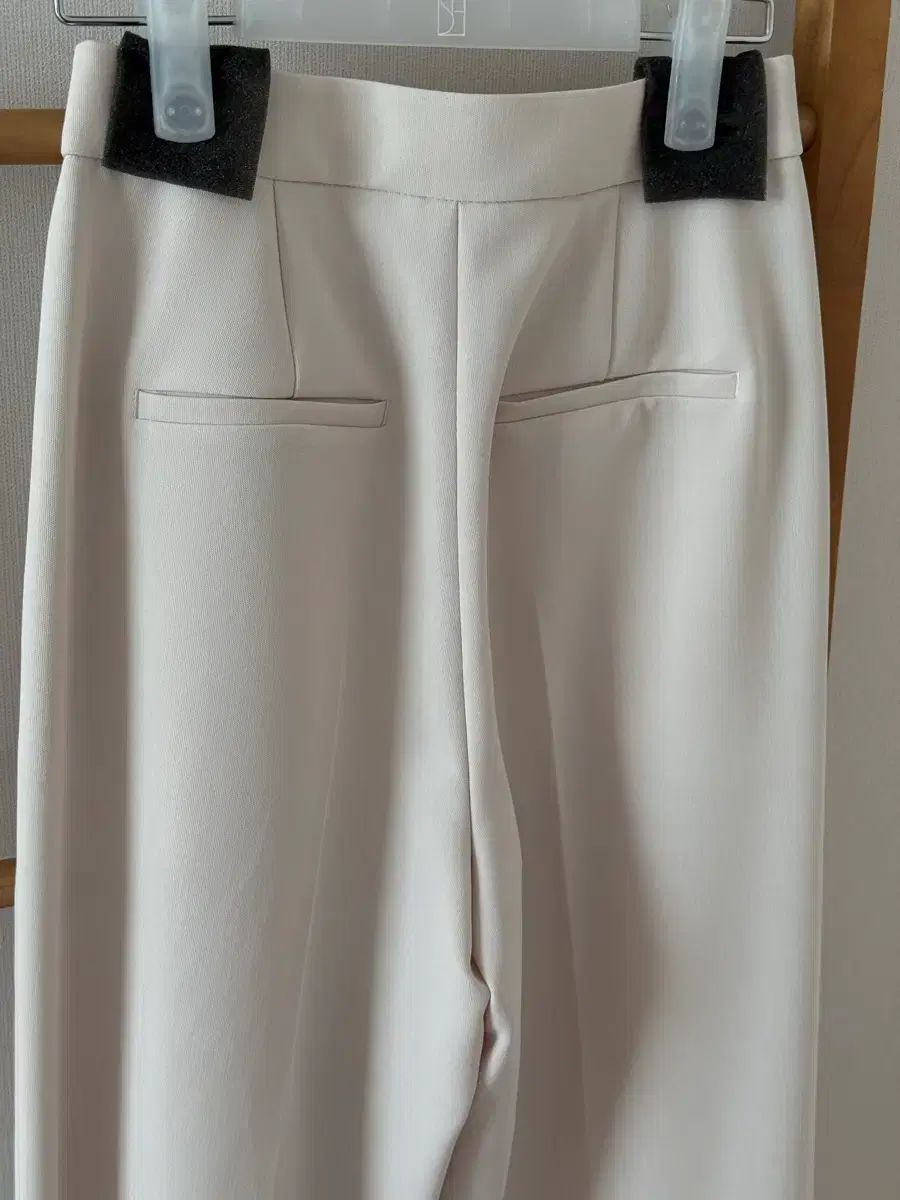 エクリュベージュ