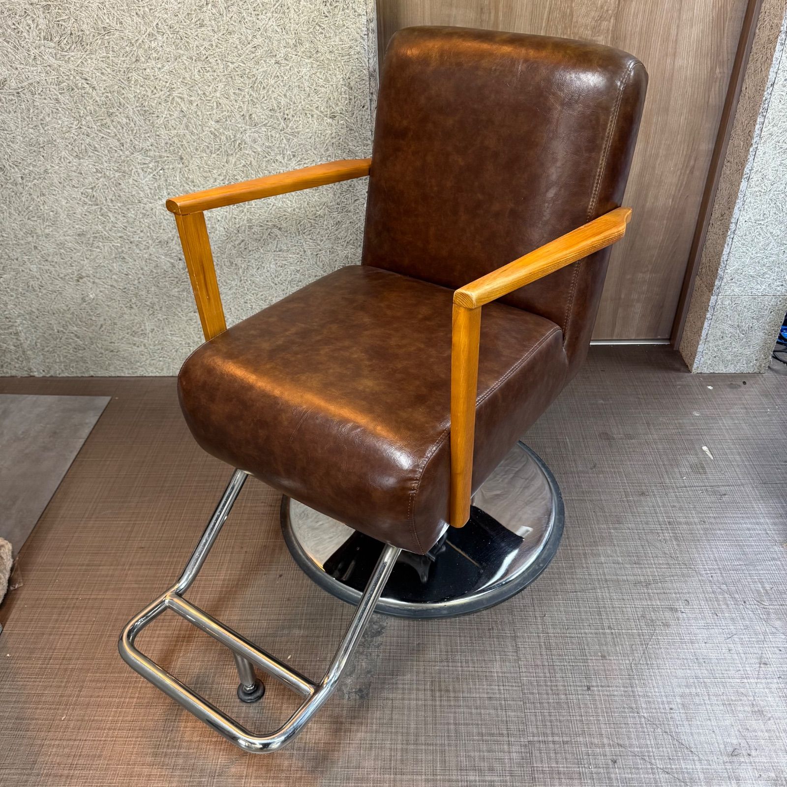 中古】マテリ スタイリングチェア セット椅子 ブラウン 鋲付き - メルカリ