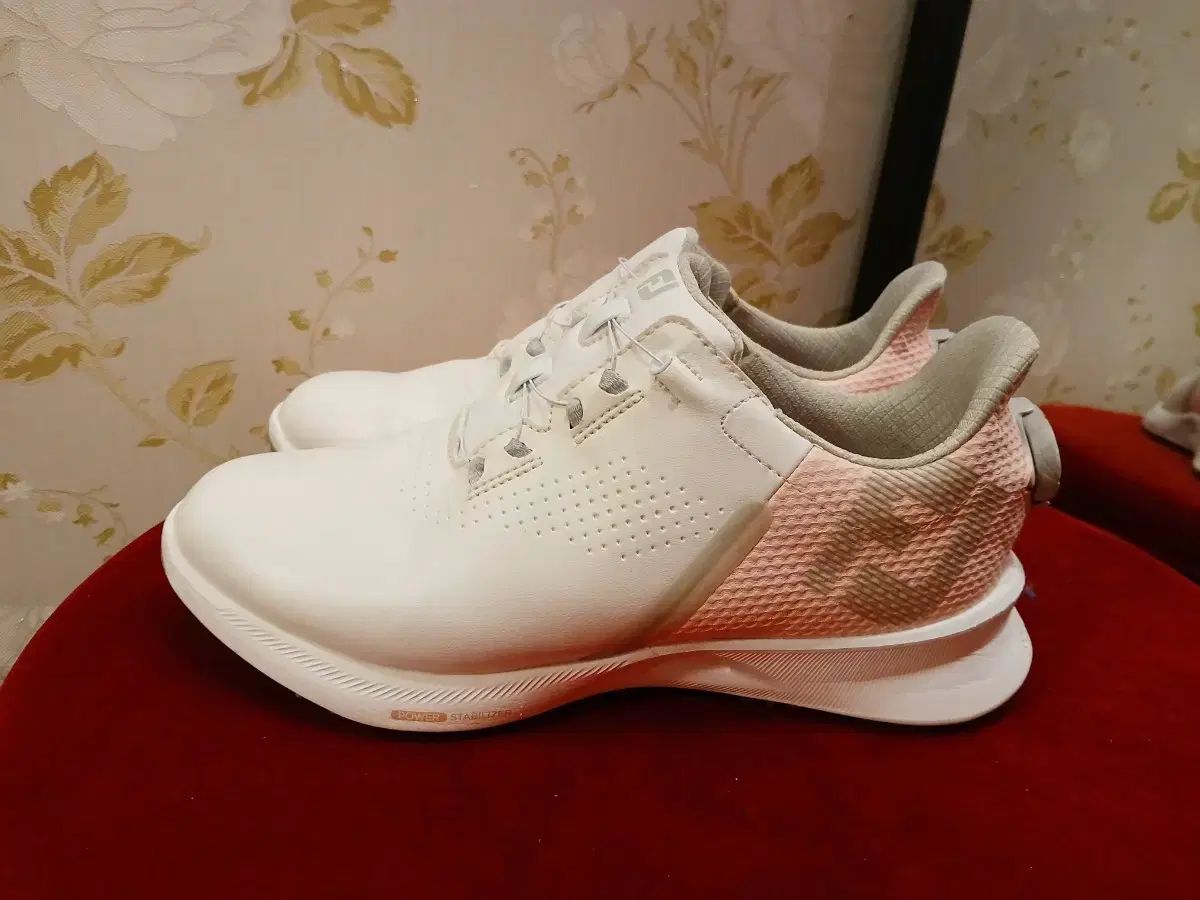 FootJoy レディース ゴルフシューズ 23.5 ホワイト ピンク 超美品 FootJoy レディース ゴルフシューズ 23.5 ホワイト ピンク 超美品