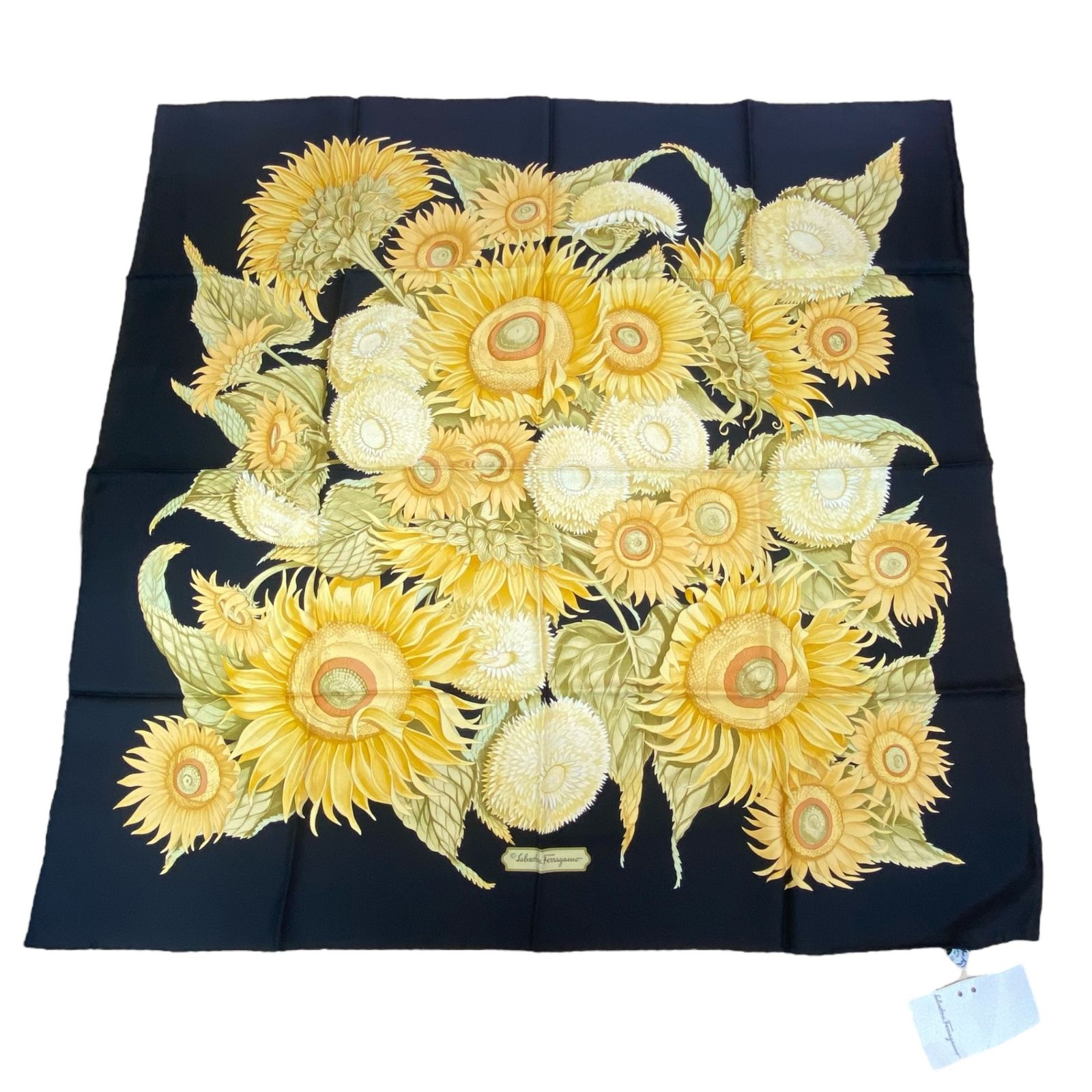 Salvatore Ferragamo シルクスカーフ 花蝶　未使用　ケース付き 未使用品 Salvatore Ferragamo サルヴァトーレ フェラガモ スカーフ