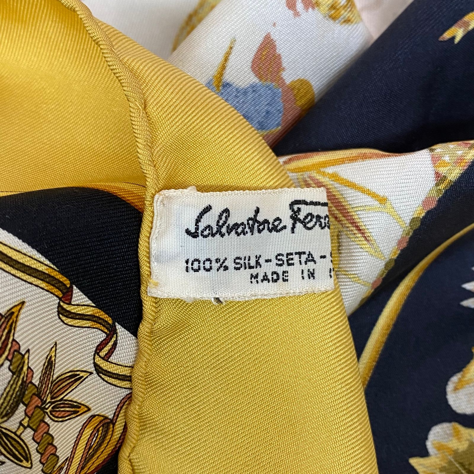 極美品 Salvatore Ferragamo サルヴァトーレ フェラガモ スカーフ